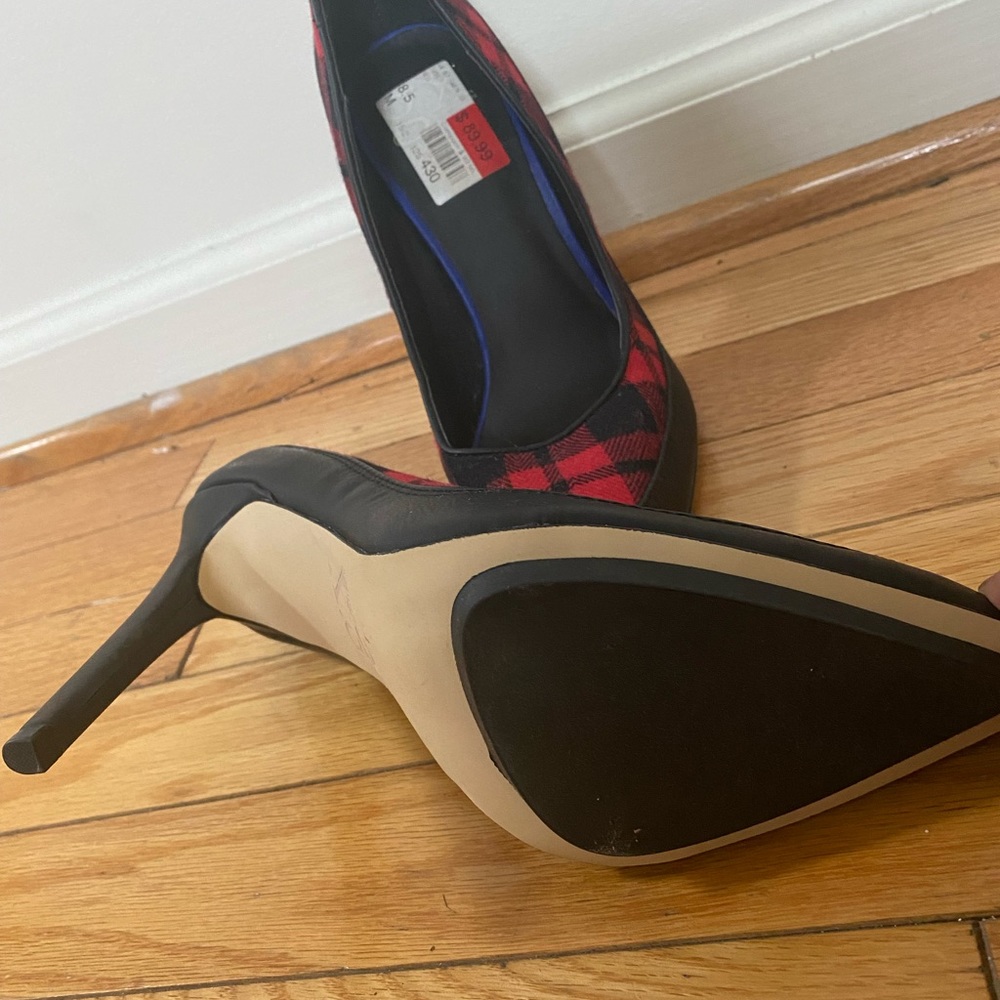 GX Gwen Stefani Red Shoe